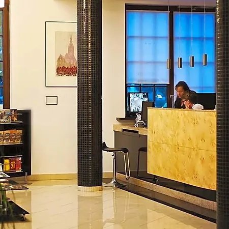 Pod Lwem Hotel
